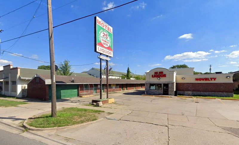 Halls Motel (Michigan Motel, Halls Mountain Cabins) - From Web Listing (newer photo)